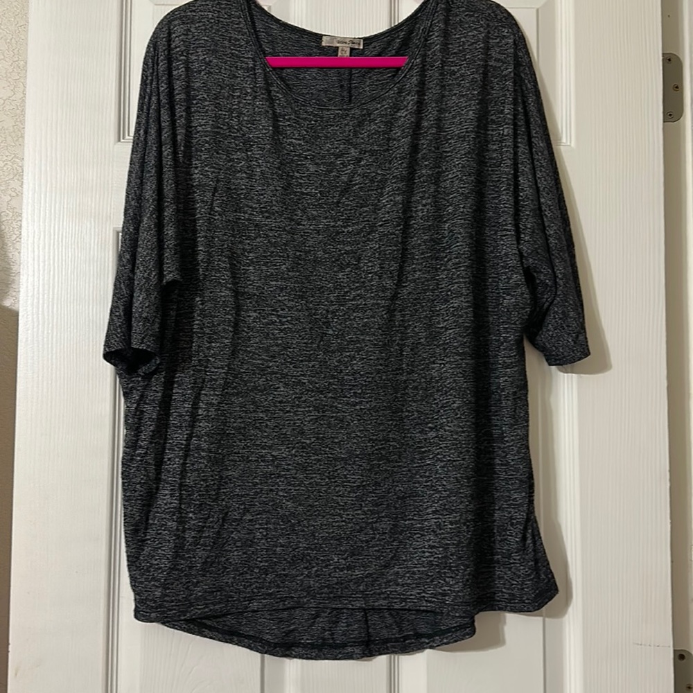 Lightweight sweater 3/4 length sleeve